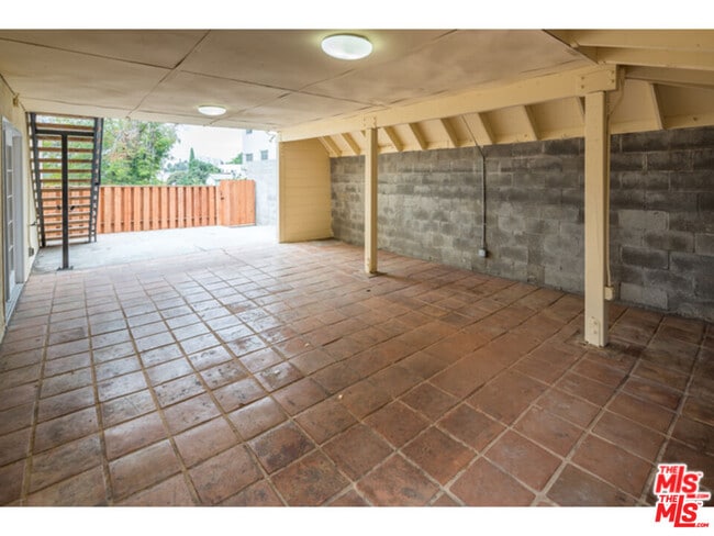 Building Photo - 705 N Dillon St