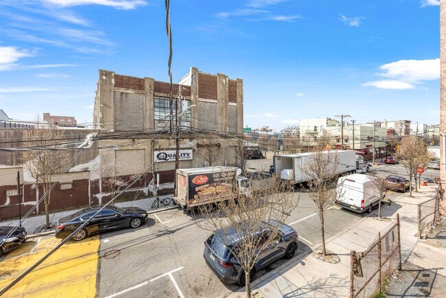 Building Photo - 411 11th St