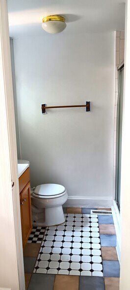 Building Photo - 1017 Hollins St