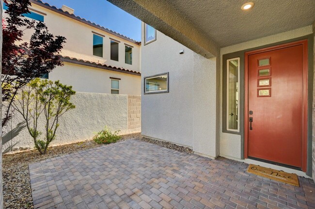 Building Photo - STUNNING 2 Story, 3 Bedroom Home in INSPIR...
