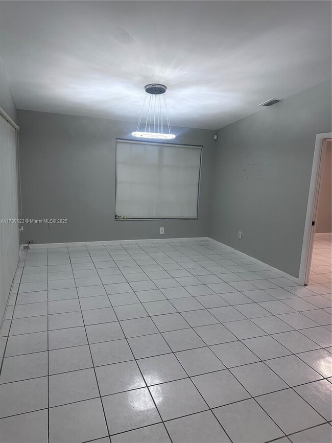Building Photo - 9300 E Elm Ln