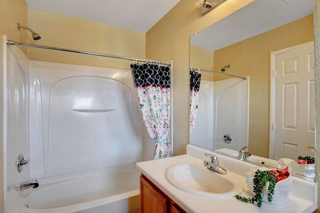 Building Photo - 4 Bedroom with Pool in Centennial Hills