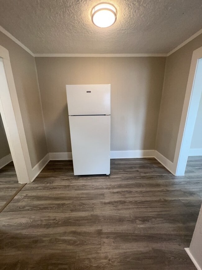 Building Photo - 6913 Avenue L