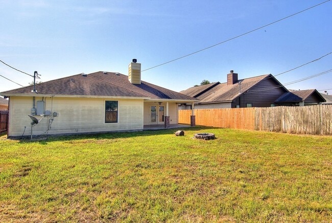 Building Photo - 2418 Handlin Dr