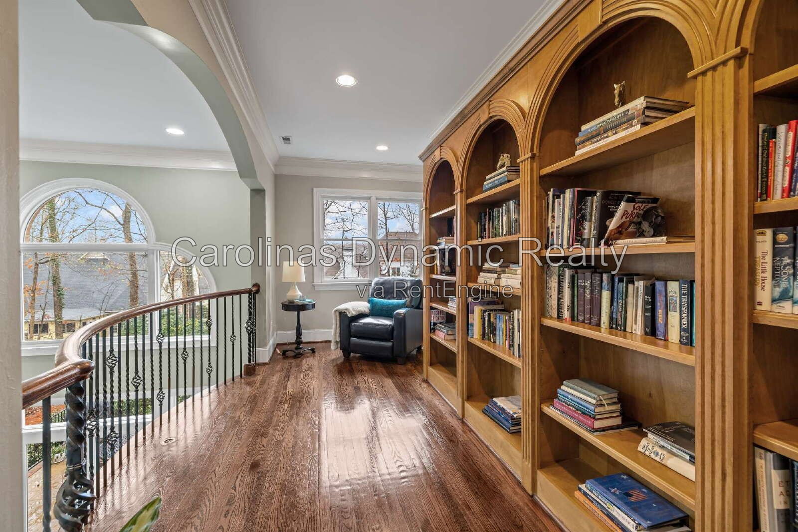 Building Photo - 1009 Honors Ct