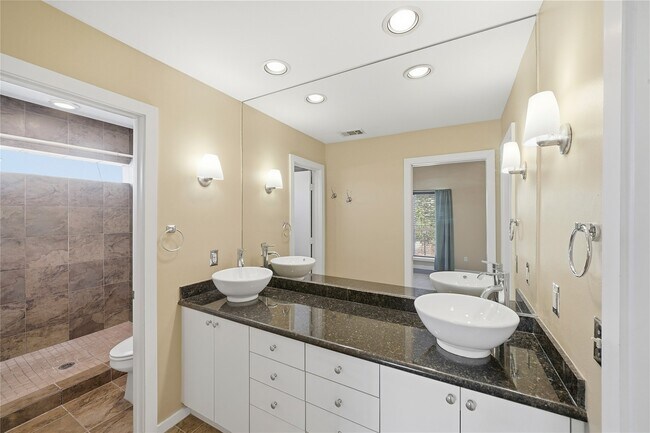 Building Photo - 1302 Rosalie St