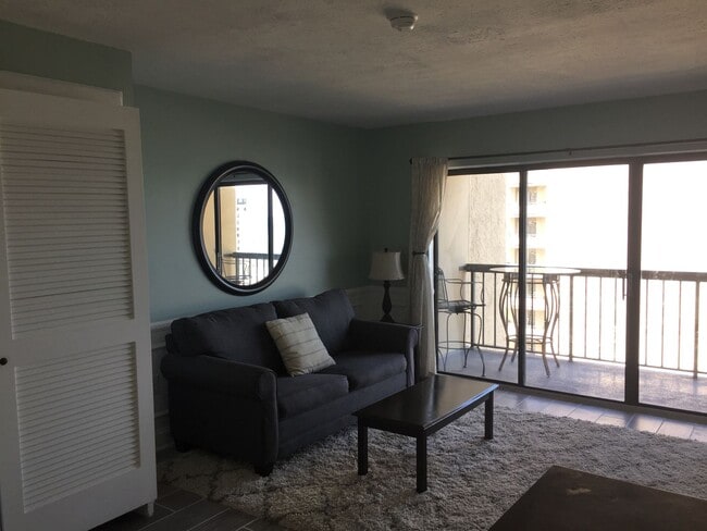 Building Photo - Fully Furnished 1 Bedroom Condo with an Oc...