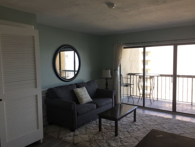 Building Photo - Fully Furnished 1 Bedroom Condo with an Ocean View
