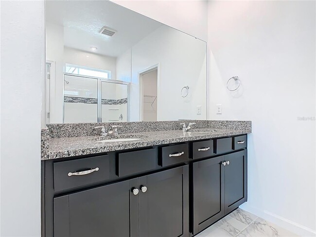 Building Photo - 1043 Lakeshore Breeze Pl