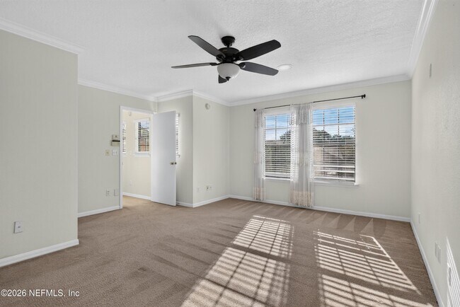 Building Photo - 353 Redwood Ln