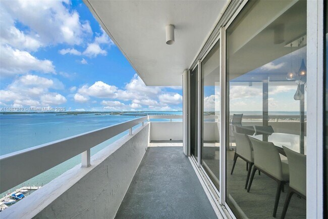 Building Photo - 1627 Brickell Ave