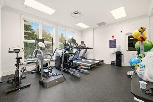 Building Photo - 6600 Seminary Woods Pl