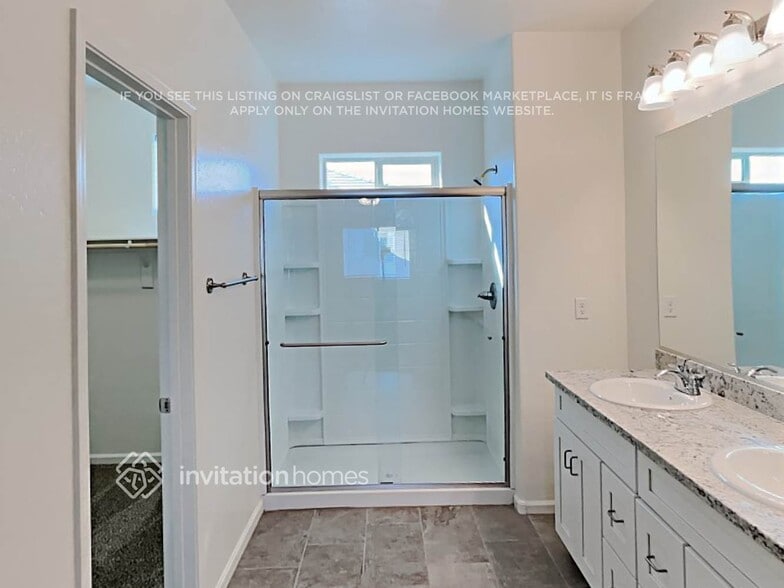 Building Photo - 16437 S 10th St