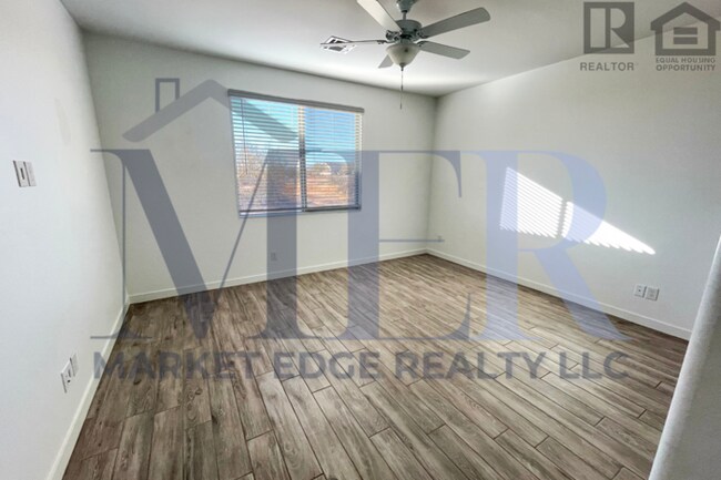 Building Photo - 3Bed/2Bath House in North Scottsdale! $399...