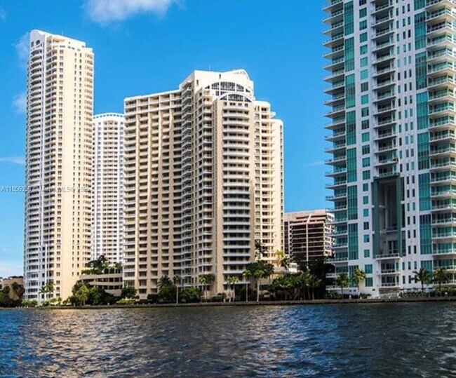 Building Photo - 888 Brickell Key Dr