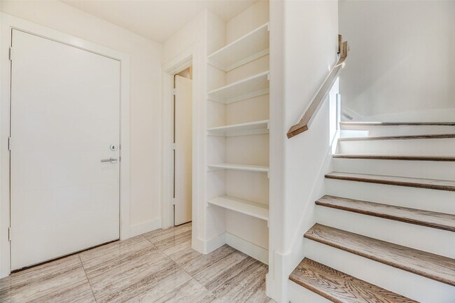 Building Photo - 4316 Hartford St