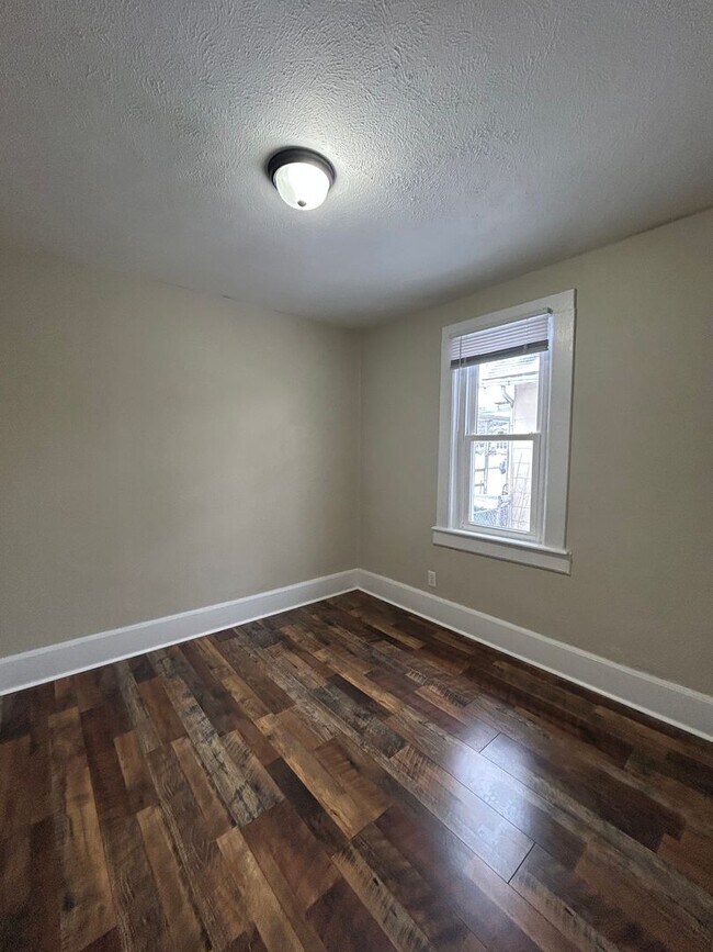 Building Photo - Updated 3-Bedroom, 1-Bathroom Home – $1,425/Month | 1,092 Sq. Ft. | Accepting Section 8