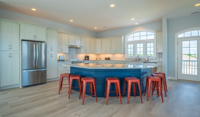 Building Photo - AWESOME OFF-SEASON SINGLE FAMILY BEACH HOM...