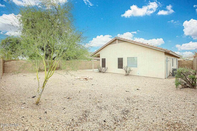 Building Photo - 6431 W Chisum Trail