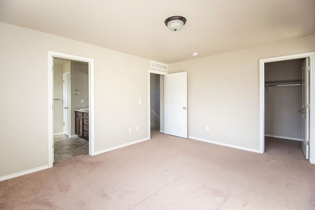 Building Photo - 532 Walhalla Ct