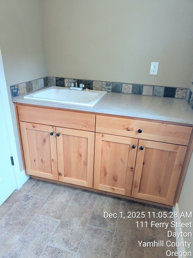 Building Photo - 111 Ferry St