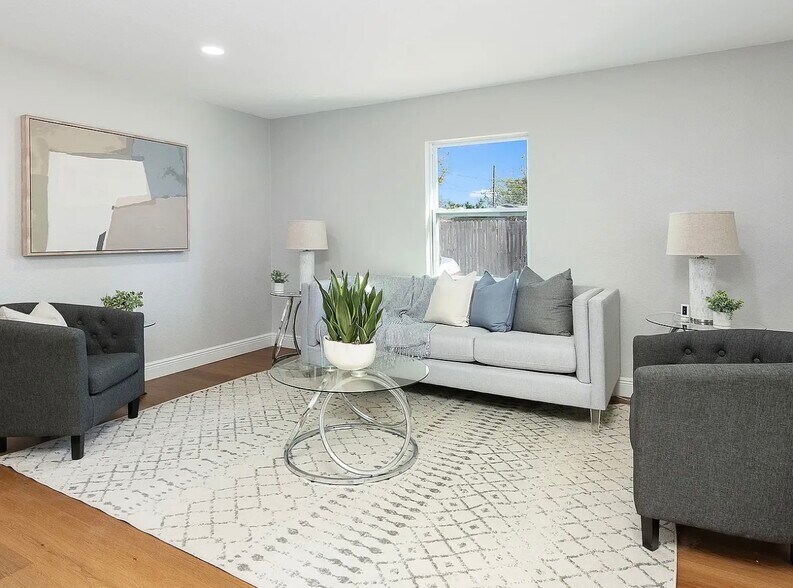 Building Photo - 4335 10th Ave S