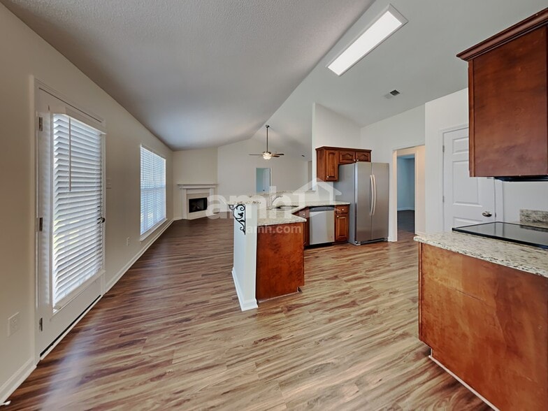 Building Photo - 2605 Hunters Pointe Dr