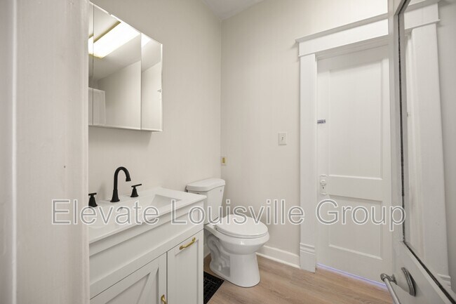 Building Photo - 609 Country Club Rd