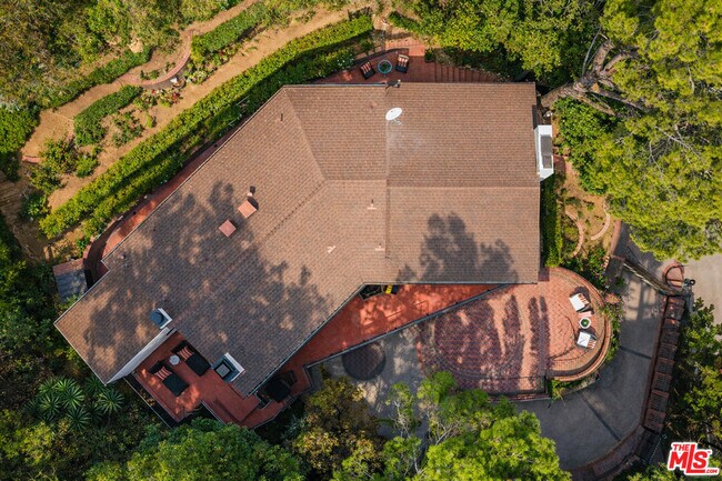 Building Photo - 9305 Beverlycrest Dr