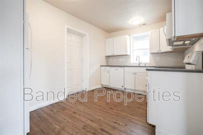 Building Photo - 376 W 700 N