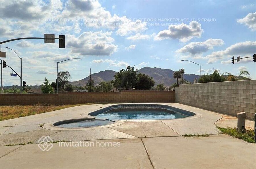 Building Photo - 24051 Roseleaf Pl