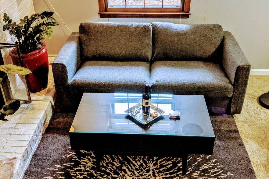 fold out queen sized couch - 1547 Fountain Ridge Rd
