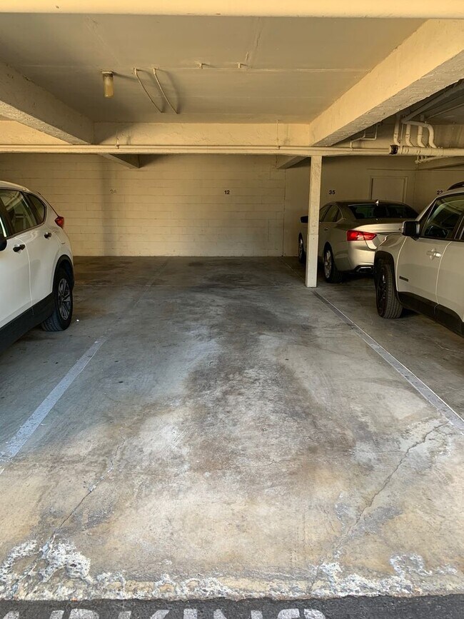 Building Photo - Fully Remodeled 2bedroom near downtown