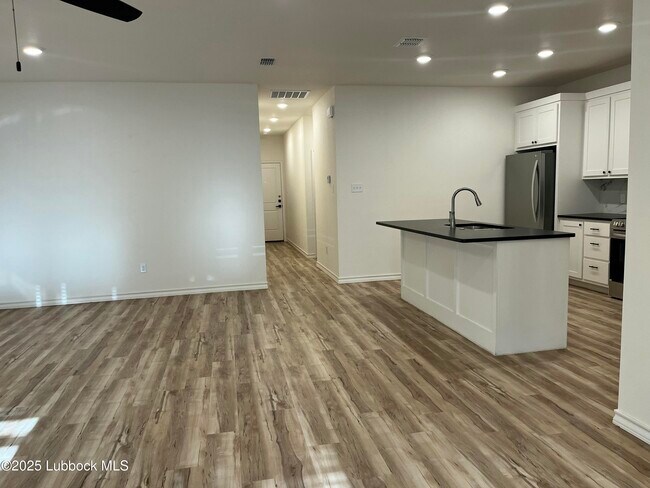 Building Photo - 5841 Virginia Ave