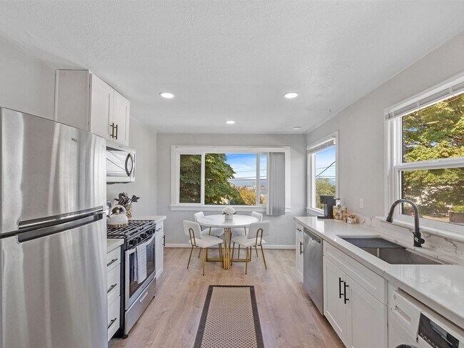 Building Photo - 2402 Rucker Ave