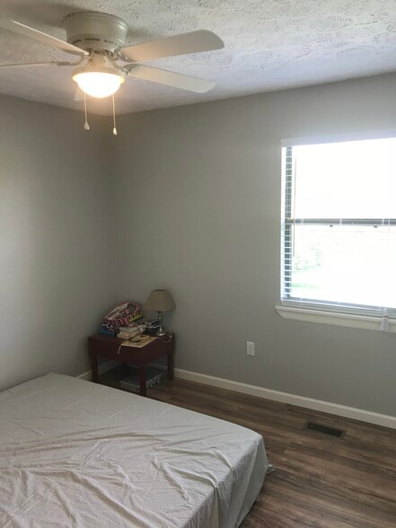 Building Photo - 558 Pin Hook Rd