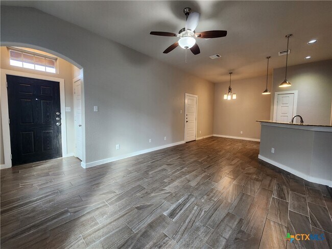 Building Photo - 1135 Creekside Orchard