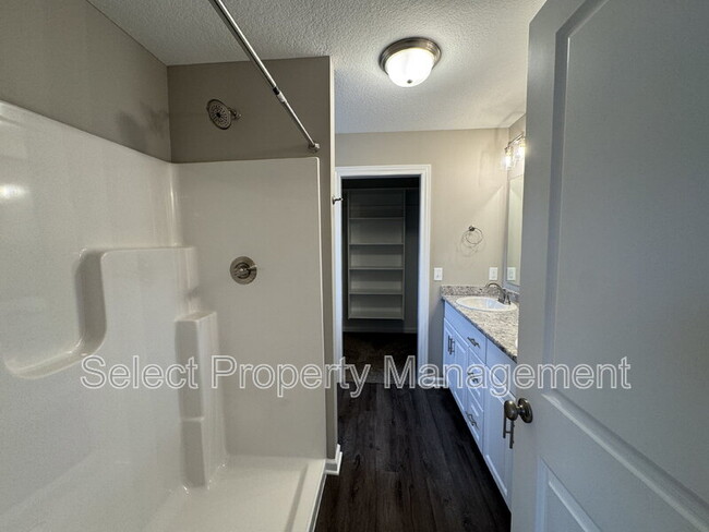 Building Photo - 1032 Matteotti Avenue