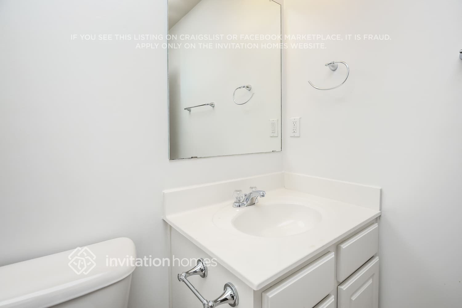 Building Photo - 2820 Englewood Dr