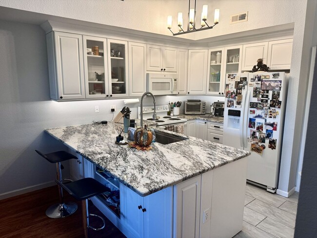 Building Photo - 2940 W Centennial Dr