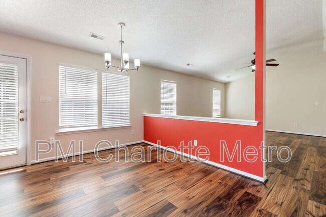 Building Photo - 3807 Crimson Wing Dr