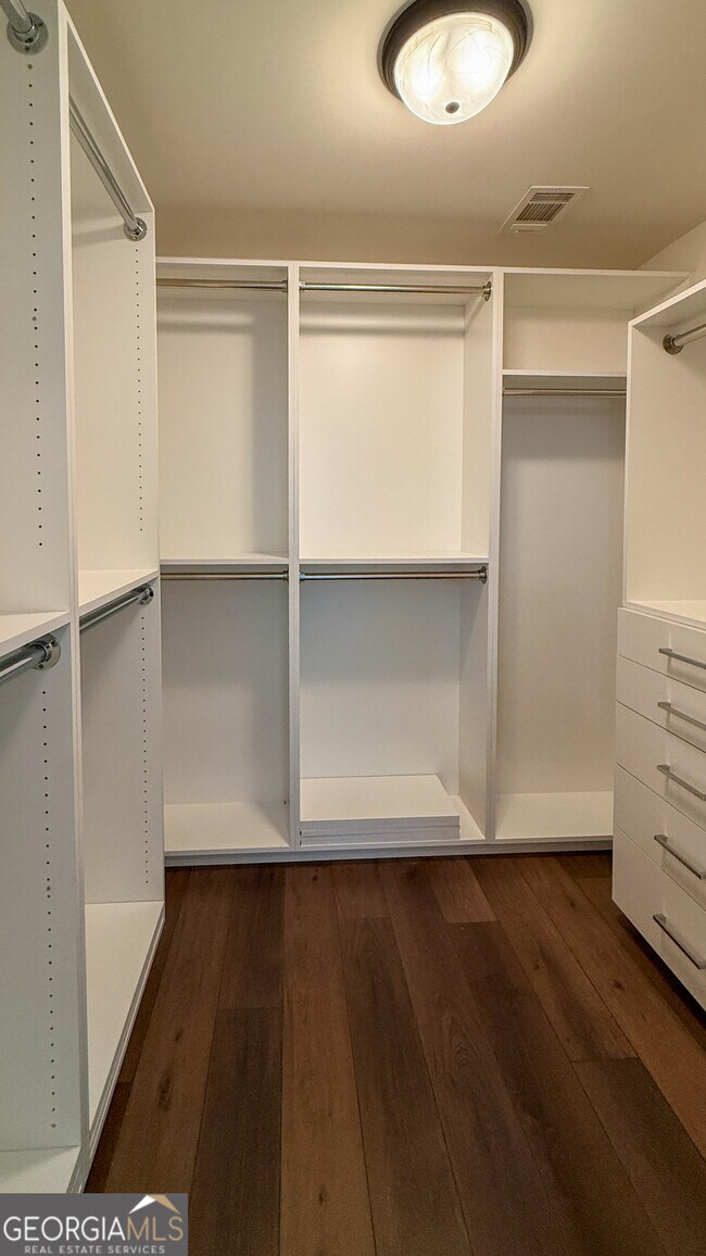 Building Photo - 338 Brookstone Dr