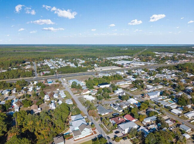 Building Photo - 223 E Lakeshore Dr