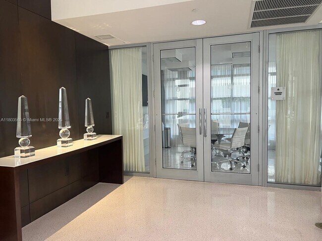 Building Photo - 3739 Collins Ave