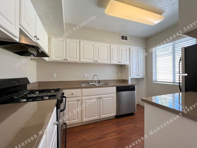 Building Photo - 7141 N 16th St
