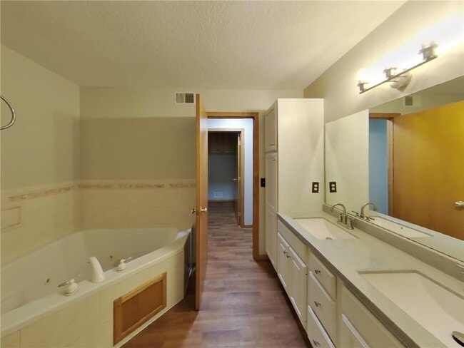 Building Photo - 6393 Wildwood Way