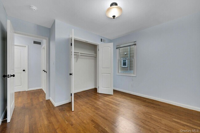 Building Photo - 186 Midland Ave