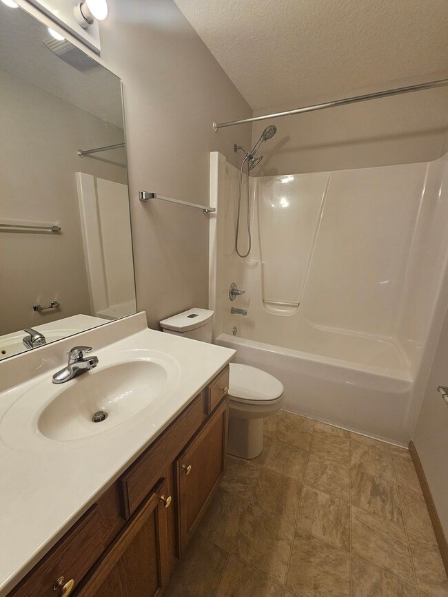 Building Photo - There is a $25 fee per application and eve...