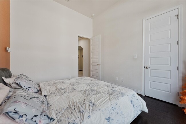 Building Photo - 28216 Beckwood Dr