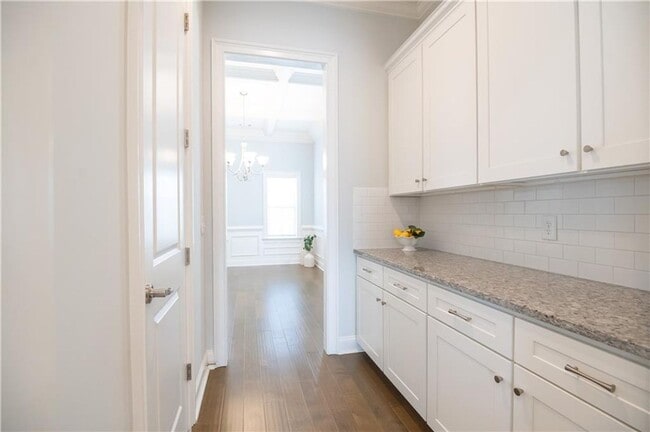 Building Photo - Spacious & Stylish 4BD Home with Loft in C...